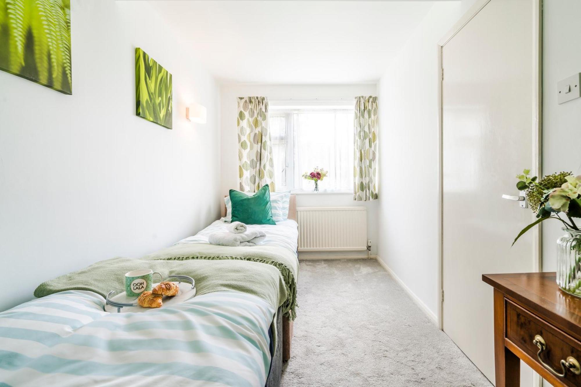 Leicester Oadby 4 Bed Home, 8 Guests, Park 5 Cars Екстер'єр фото